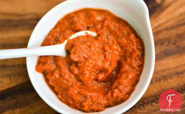 Ajvar (Serbische geröstete rote Pfeffersauce)