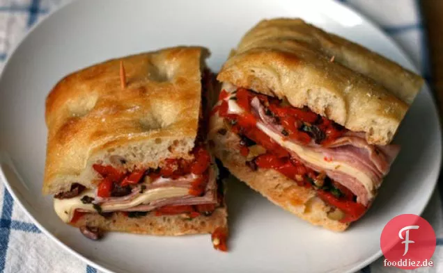 Klassisches Muffaletta Sandwich