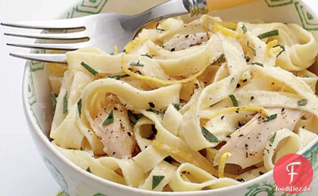 Linguine mit Truthahn, Basilikum und Crème Fraîche