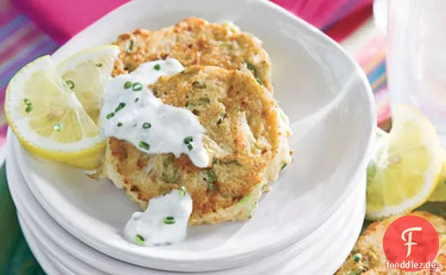 Mini-Krabbenkuchen mit Knoblauch-Schnittlauchsauce