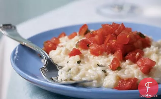 Zitronen-basilikum-Risotto mit Tomaten-Topping