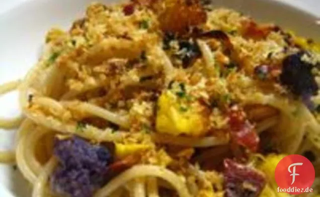 Fleisch Lite: Spaghetti mit geröstetem Blumenkohl mit Speck Herbed Paniermehl