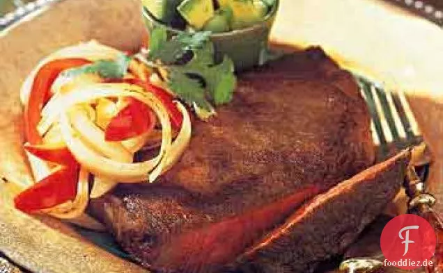 Kreuzkümmel-Rib-Eye-Steaks mit zwei Salsas