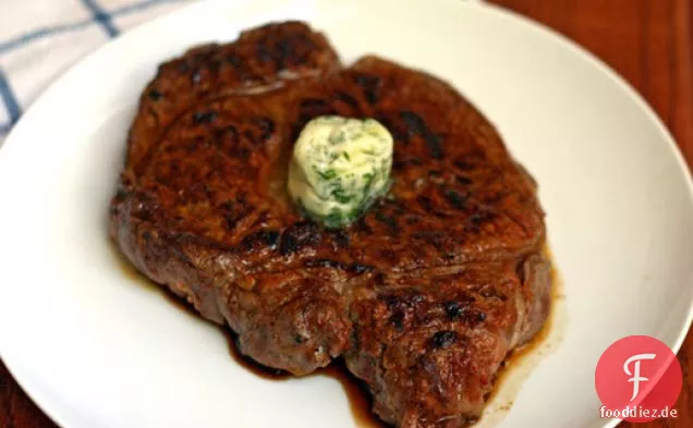 Abendessen heute Abend: Cayenne-geriebene Ribeyes mit Limettenbutter