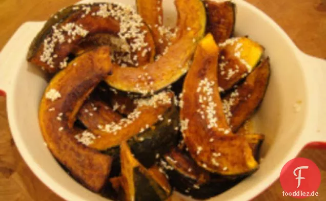 Kochen Sie das Buch: Squash Halbmonde mit Butter, Sesam und Salz