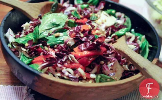 Mozzarella-Basilikum-Salat mit Tomatenvinaigrette