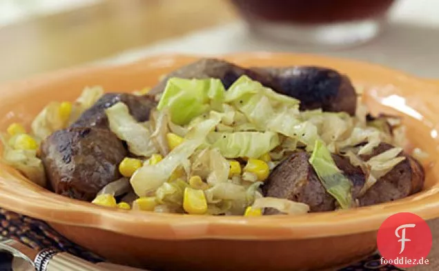 Wurst mit Kohl und Mais Anbraten