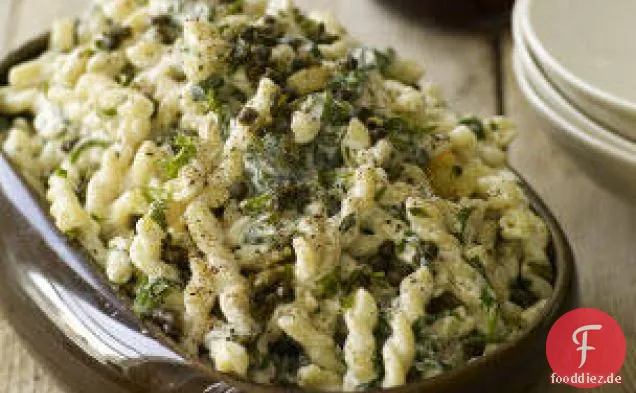 Cremige Pasta Mit Spinat Und Gebratenen Kapern