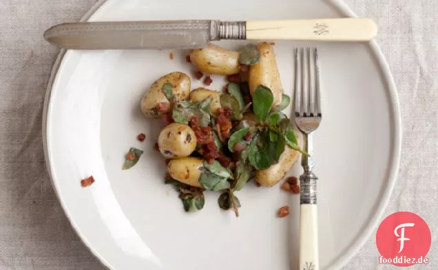 Warmer Kartoffelsalat mit Purslane & Pancetta