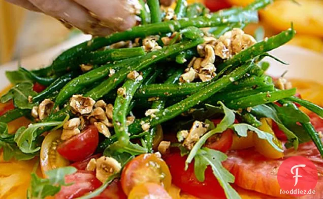 Erbstück-Tomaten-und Haricot Vert Salat