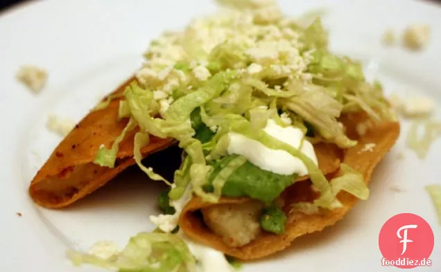 Kartoffeltacos mit Avocado und Tomatillo Salsa