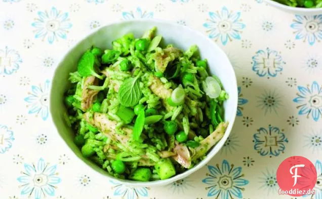 Kochen Sie das Buch: Hühnchen-Reis-Salat mit Minzpesto und Erbsen