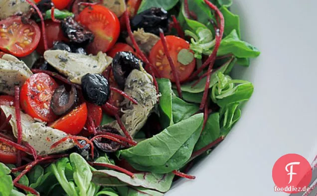 Tomaten, Artischockenherzen und Mangold