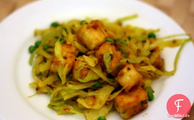 Abendessen heute Abend: Trocken-Gekochter Kohl mit Tofu und Erbsen