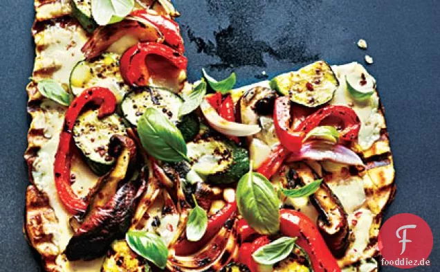 Gegrilltes Gemüse und Fontina Pizza