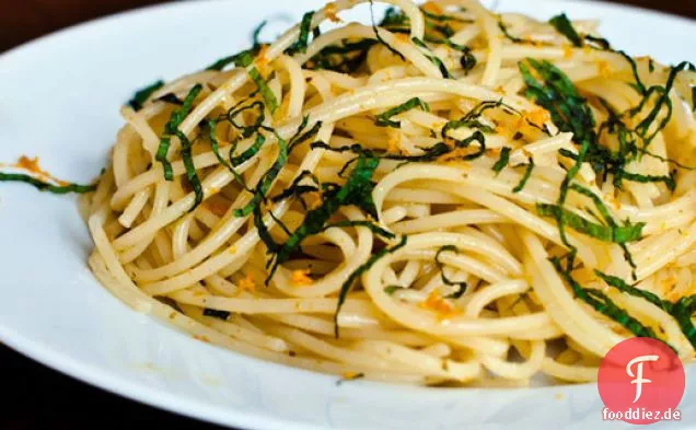 Spaghetti mit Fenchelpollen, Orange, Knoblauch und Minze