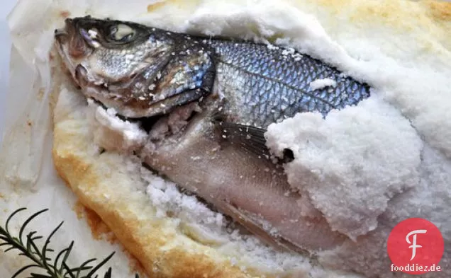 Salz Verkrustete Branzino