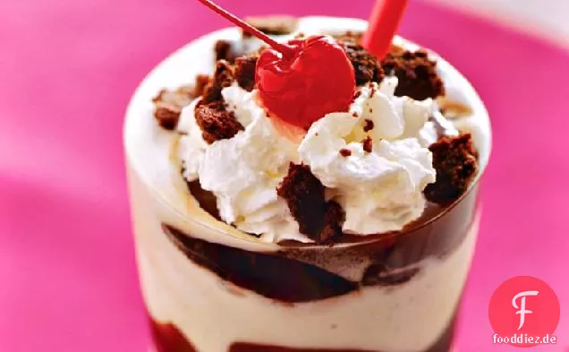 Hot Fudge Eisbecher Schütteln