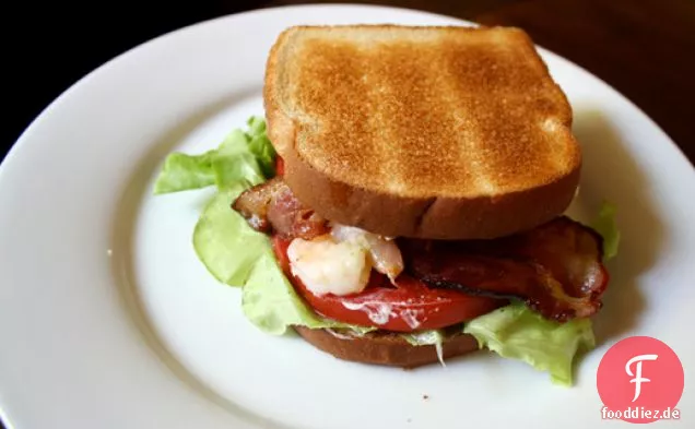 Abendessen heute Abend: BLT mit Avocado und Garnelen