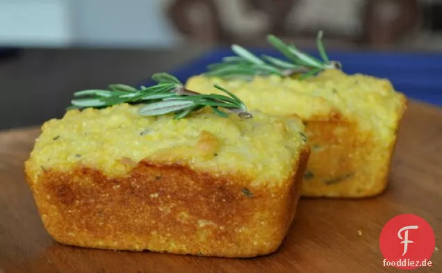 Individuelle Rosmarin-Polenta-Brote