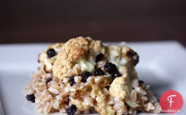 Essen Sie für acht Dollar: Farro und Blumenkohlsalat mit Johannisbeeren