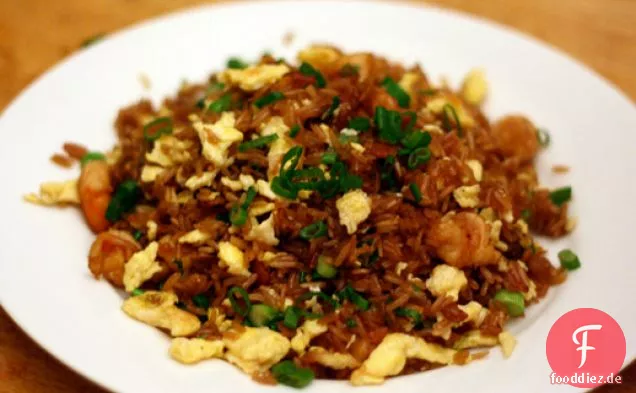 Abendessen heute Abend: Gebratener Reis mit Garnelen und Speck