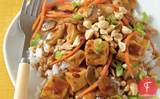 Szechuan-Stil Tofu mit Erdnüssen
