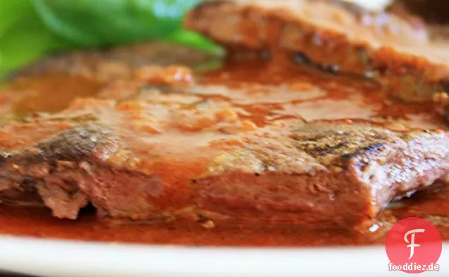 Gebratene Leber in roter Chilisauce