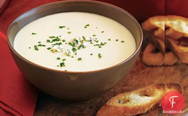 Kartoffel-, Zwiebel- und Blauschimmelkäsesuppe