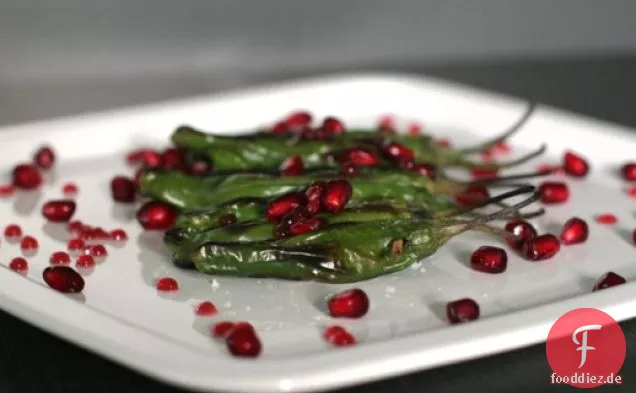 Shishito-Paprika mit Granatapfel-Kaviar