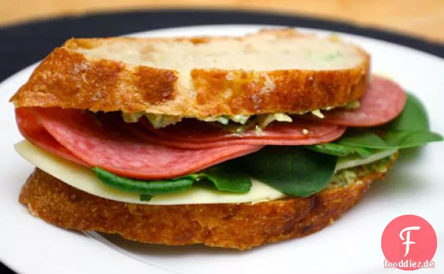 Artischocken und Salami Sandwiches