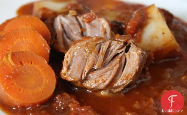 Schweinebacken in Tomatenweinsauce geschmort