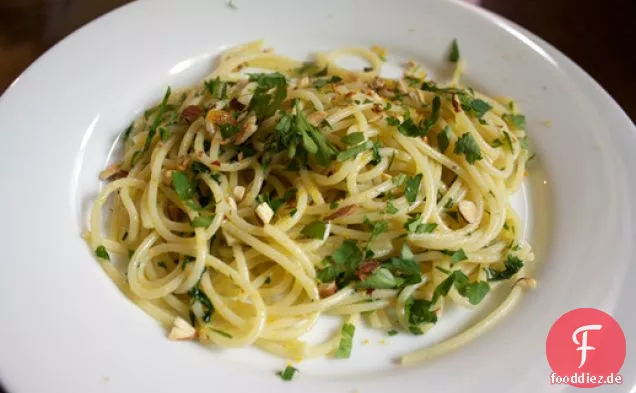 Abendessen heute Abend: Spaghetti mit Bottarga und Mandeln
