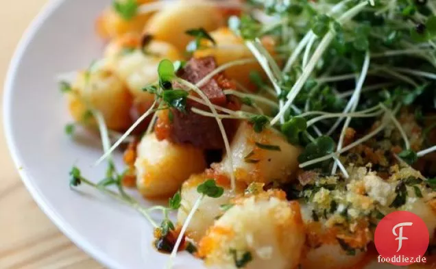 Abendessen für zwei: Knusprig gebratene Jakobsmuscheln und Chorizo