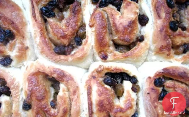 Chelsea Buns (britische Zimtschnecken mit Rosinen)