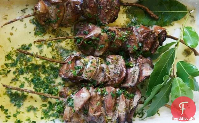 Die Landküche von Italiens gegrillten Hühnerlebern mit Zitronensauce