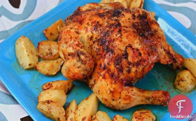 Gebratenes griechisches Huhn und Kartoffeln in Zitronen-Oregano-Vinaigrette