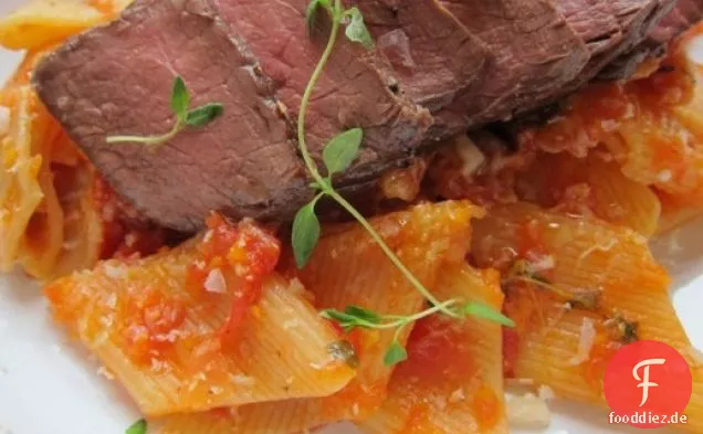 Frische Rigatoni mit Marinara und Steak
