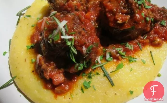 Truthahn- und Steinpilzfleischbällchen mit Rosmarin und Polenta