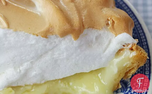 Mile-High Kokoscreme Baiser Pie