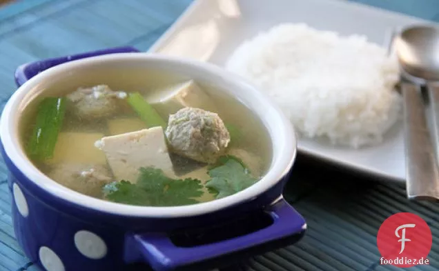 Thai-Tofu-Schweinefleisch-Suppe