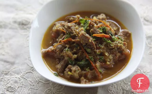 Geschmortes Rindfleisch nach indischer Art mit Chili