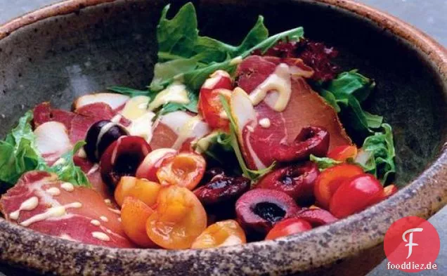 Nigel Slaters Salat aus Sommerblättern, Schweinefleisch und Kirschen