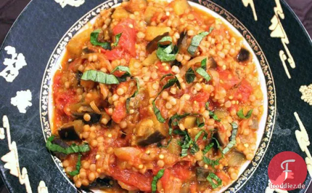 Auberginen-Tomatensauce mit israelischem Couscous