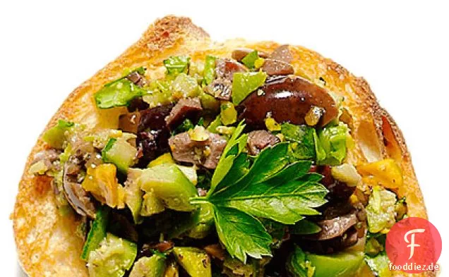 Oliven-und Pistazien-Bruschetta