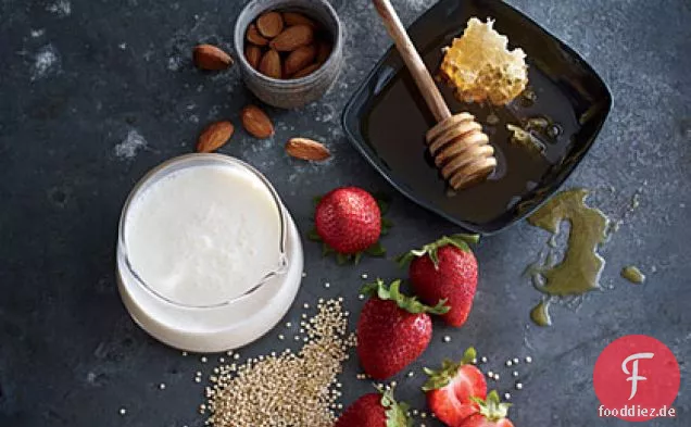 Quinoa mit Erdbeeren und Buttermilch