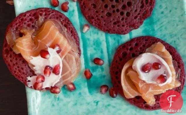 Rübenblinis mit Lachs mariniert in Sternanis-Sirup aus 'Home Made Winter