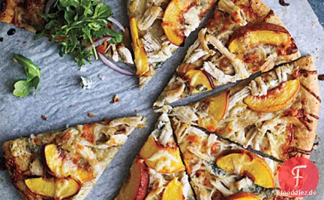 Pfirsich und Gorgonzola Huhn Pizza