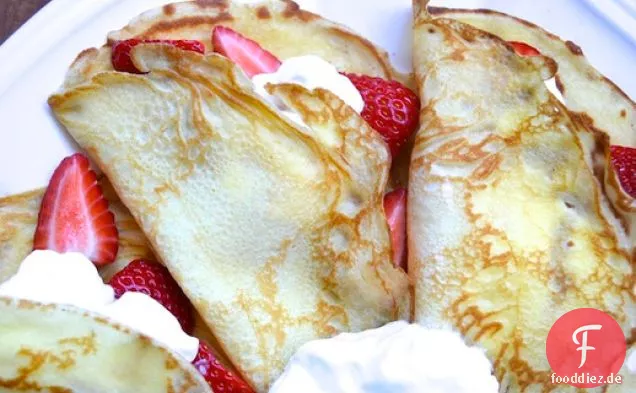 Crepes mit Erdbeeren und Sahne