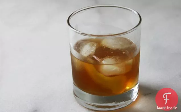 Aprikose und Averna Bourbon sauer